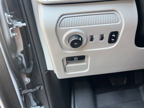 Used 2022 Jeep Wagoneer Series III w/ Premium Group I AWD/4WD image 9
