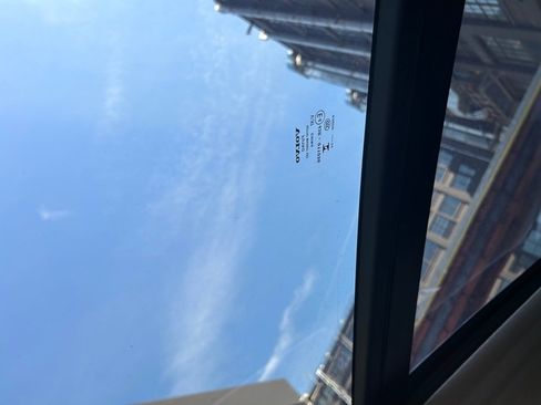 Certified 2025 Volvo XC40 B5 Plus image 31