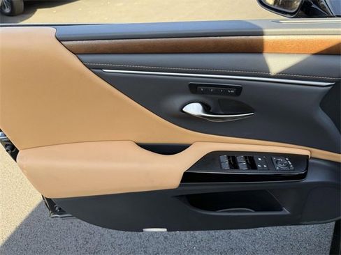 New 2025 Lexus ES 300h w/ Premium Package image 14