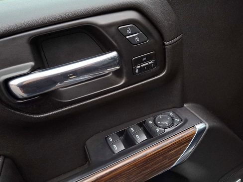 Used 2020 Chevrolet Silverado 1500 High Country image 14