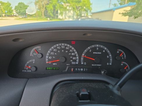 Used 2000 Ford F150 XLT AWD/4WD image 17