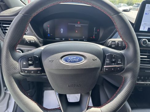 Used 2025 Ford Escape ST-Line Select AWD/4WD image 17