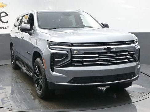New 2025 Chevrolet Suburban Premier image 30