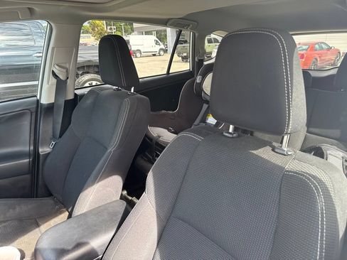 Used 2018 Toyota RAV4 XLE FWD image 3
