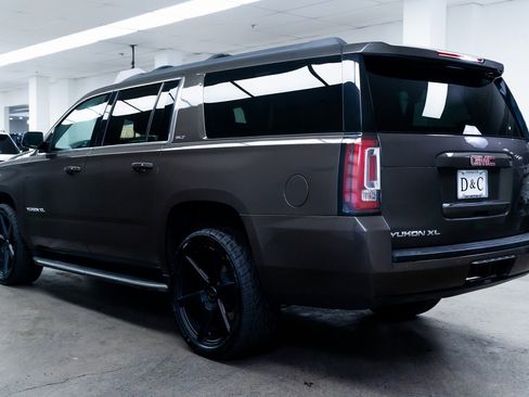 Used 2019 GMC Yukon XL SLT image 4