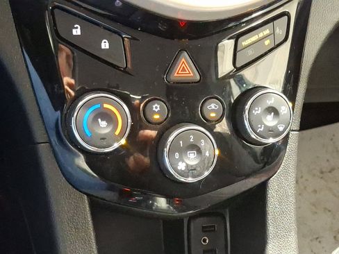 Used 2018 Chevrolet Sonic LT w/ Convenience Package image 15