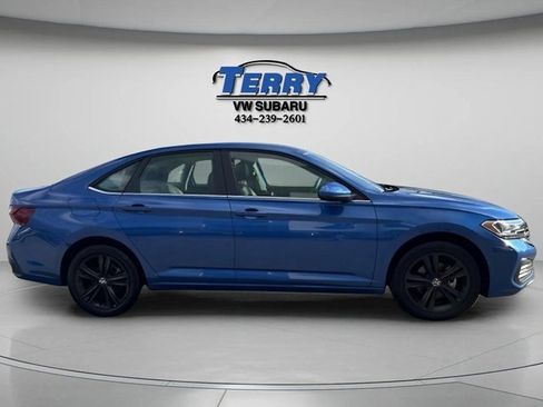 Used 2024 Volkswagen Jetta SE w/ Panoramic Sunroof Package image 1