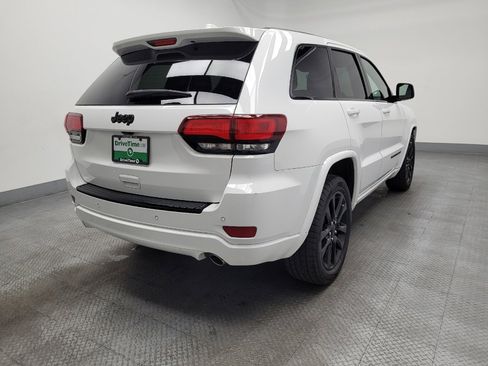 Used 2017 Jeep Grand Cherokee Altitude image 9