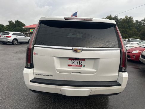 Used 2017 Cadillac Escalade ESV Premium Luxury image 5