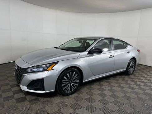 Used 2024 Nissan Altima 2.5 SV image 7