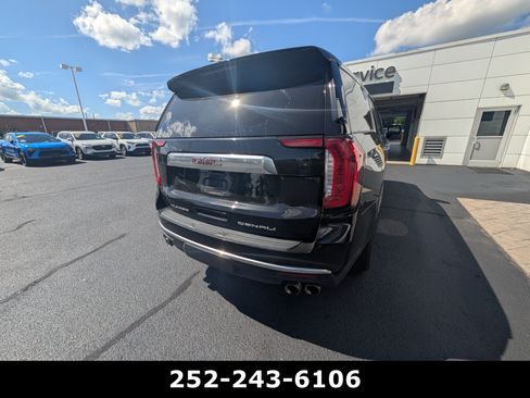 Used 2022 GMC Yukon XL Denali AWD/4WD image 8