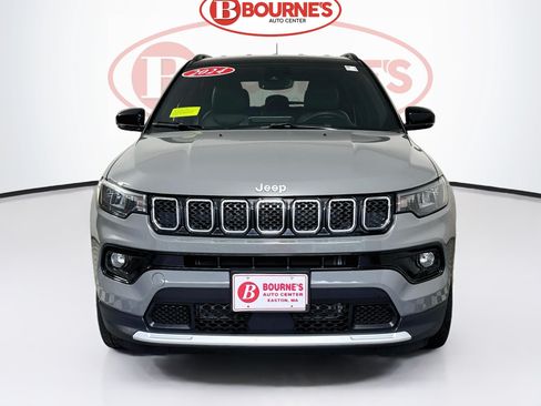 Used 2024 Jeep Compass Limited AWD/4WD image 4