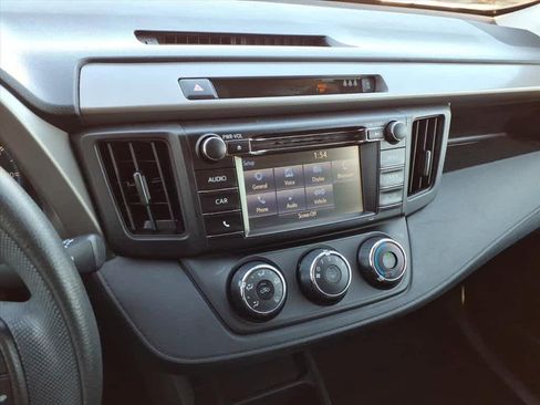 Used 2018 Toyota RAV4 LE image 21