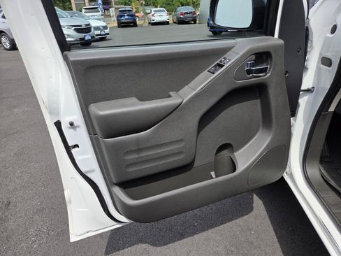 Used 2020 Nissan Frontier SV RWD image 12