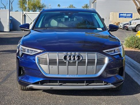 Used 2023 Audi e-tron Premium Plus w/ Premium Plus Package image 2