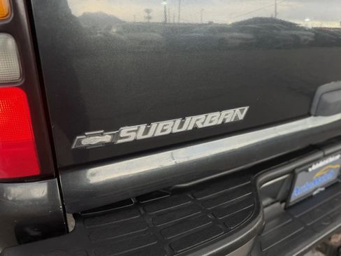 Used 2006 Chevrolet Suburban LS w/ Smart Select Package image 34