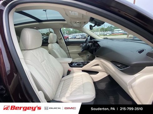 Certified 2021 Buick Envision Avenir w/ Technology Package II AWD/4WD image 32