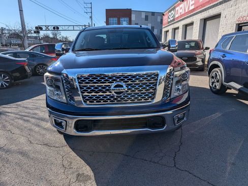 Used 2018 Nissan Titan SL w/ Chrome Package image 3