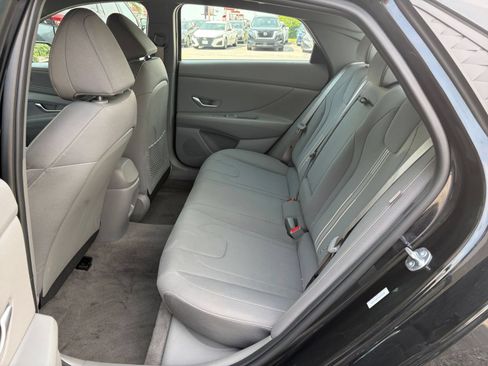 Used 2025 Hyundai Elantra SEL FWD image 25