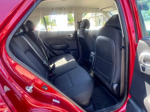 Used 2025 Hyundai Venue SE FWD image 29