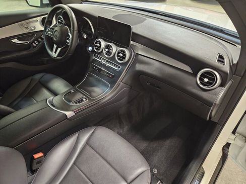 Used 2021 Mercedes-Benz GLC 300 4MATIC image 2