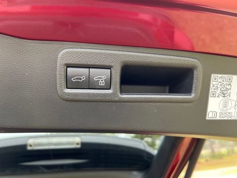 Used 2021 Toyota Venza LE w/ Carpet Mat Package (TMS) image 40