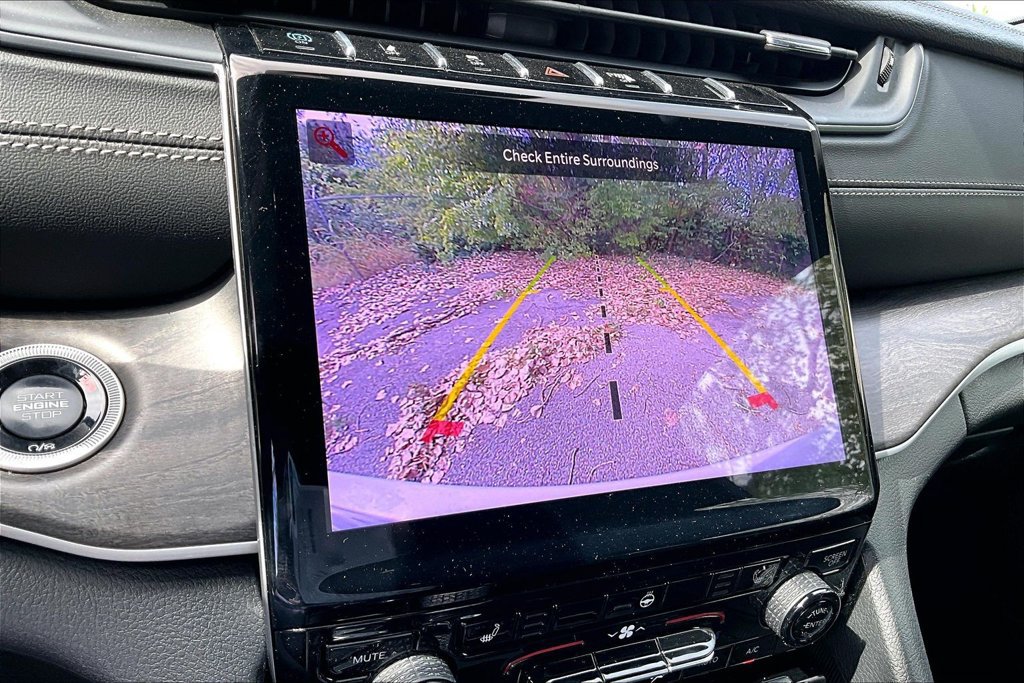 Used 2025 Jeep Grand Cherokee Limited 4xe AWD/4WD image 29