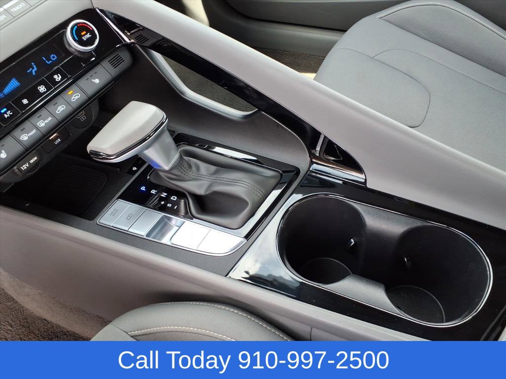 Used 2025 Hyundai Elantra SEL FWD image 12