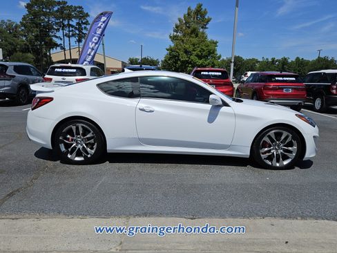 Used 2015 Hyundai Genesis 3.8 RWD image 6
