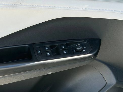 Used 2026 Volkswagen Taos SE FWD image 6