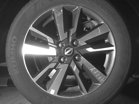 Used 2025 Nissan Versa SV image 15