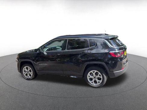Used 2025 Jeep Compass Latitude AWD/4WD image 10