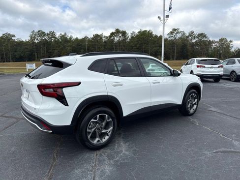 New 2025 Chevrolet Trax LT w/ Driver Confidence Package image 3