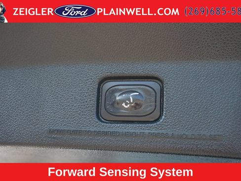 Used 2018 Ford Explorer XLT w/ Equipment Group 202A AWD/4WD image 11