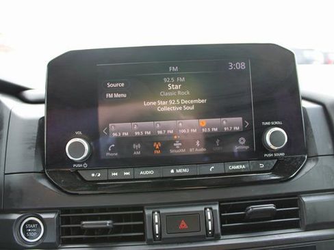 Used 2023 Nissan Pathfinder S image 24