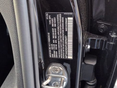 Certified 2026 Porsche Macan AWD/4WD image 28