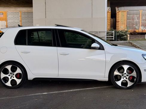 Used 2011 Volkswagen GTI Autobahn FWD image 8