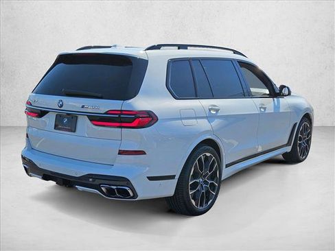 Used 2023 BMW X7 M60i image 5