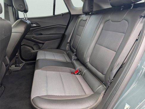 Used 2025 Chevrolet Trax LT image 30