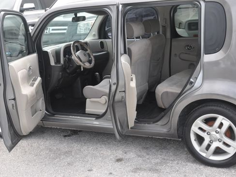 Used 2010 Nissan Cube 1.8 SL w/ Interior Designer Pkg FWD image 8