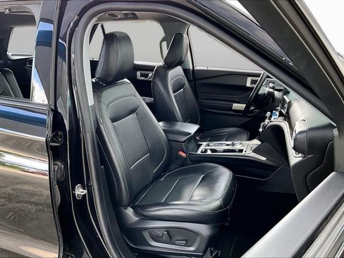 Used 2021 Ford Explorer Limited w/ Equipment Group 301A AWD/4WD image 9