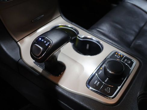 Used 2014 Jeep Grand Cherokee Overland AWD/4WD image 24