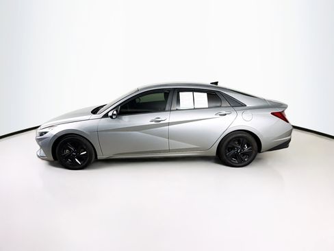 Used 2022 Hyundai Elantra SEL w/ Preferred Accessory Package image 7