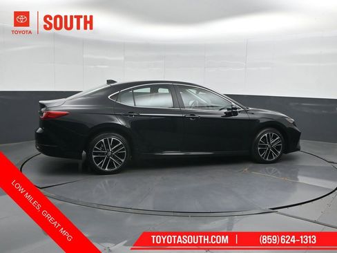 Used 2025 Toyota Camry XLE image 3