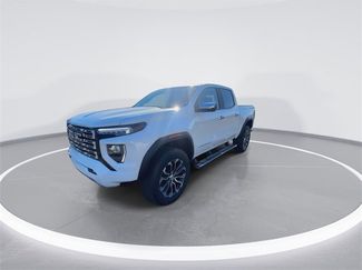 New 2026 GMC Canyon Denali video 4