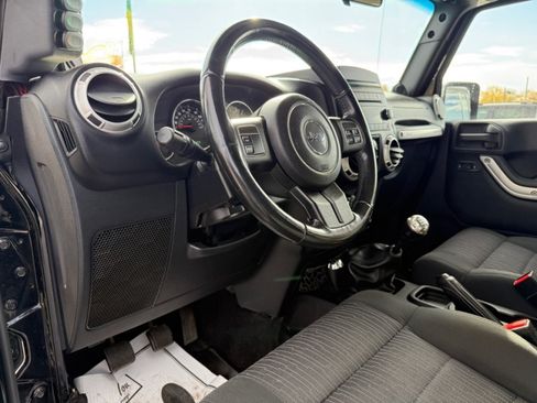 Used 2011 Jeep Wrangler Unlimited Sahara w/ Mopar Chrome Edition Group AWD/4WD image 10