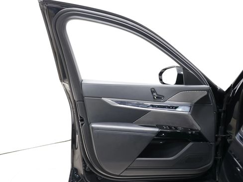 Used 2023 BMW 740i RWD image 11