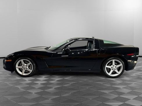 Used 2005 Chevrolet Corvette Coupe w/ Preferred Equipment Group RWD image 2