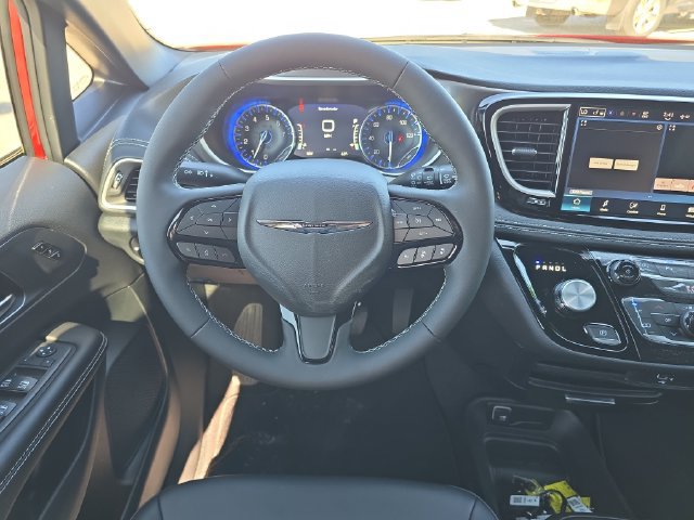New 2026 Chrysler Pacifica Select w/ S Appearance Package FWD image 10