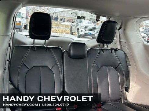 Used 2024 Chrysler Pacifica Touring-L FWD image 51